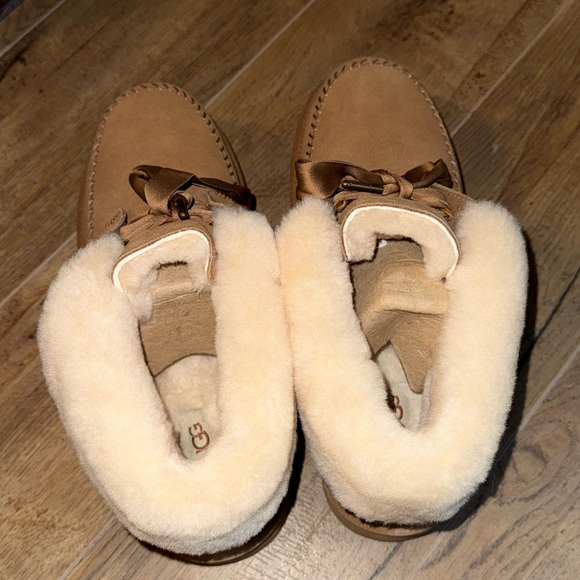 UGG Kalen Platform Boots - Picture 5 of 8